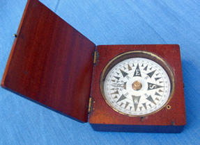 Mahogany pocket compass