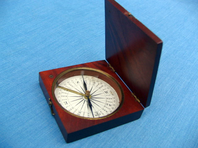 19th C mahogany cased pocket compass