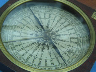 Georgian mahogany cased pocket compass