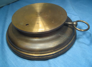 Holosteric aneroid barometer with twin thermometers
