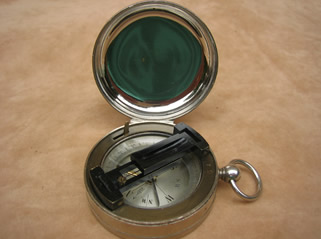 Pocket compass with folding sight vanes