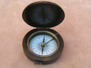 Victorian circular mahogany pocket compass