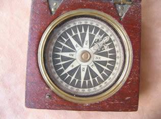 Early 19th century mahogany  cased pocket compass circa 1810