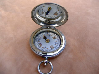 Military hunter cased pocket compass 1917