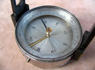 Surveyors pocket compass with 2 tier dial
