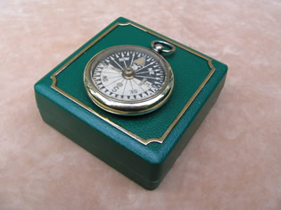 Open faced pocket compass