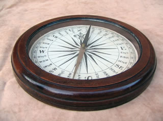 19th century 9" diameter mahogany cased desk top compass