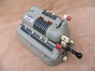 1950's Muldivo Mentor pinwheel calculator