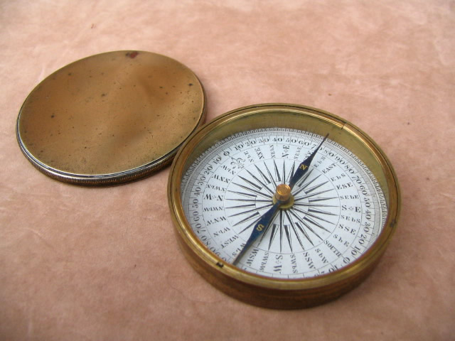 Victorian explorers pocket compass with lid