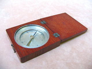 Early 20th century mahogany cased pocket compass