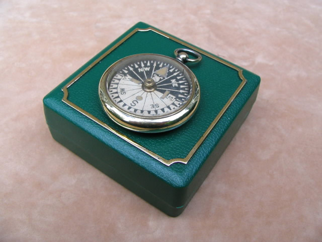 Open faced pocket compass