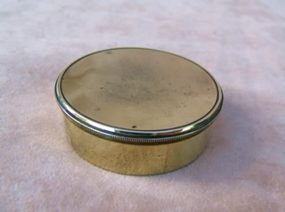 Top view of compass with lid in place