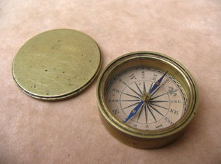 Georgian compass with separate lid